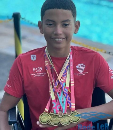 Leia mais sobre o artigo Guarapari: Nadador de Guarapari brilha e conquista cinco medalhas de ouro no Meeting Paralímpico