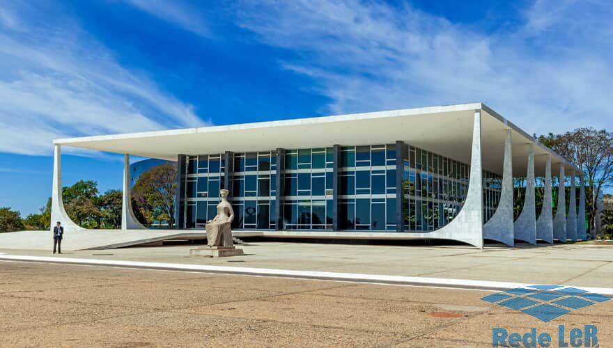 Leia mais sobre o artigo STF: Estados, DF e municípios podem inverter fases da licitação