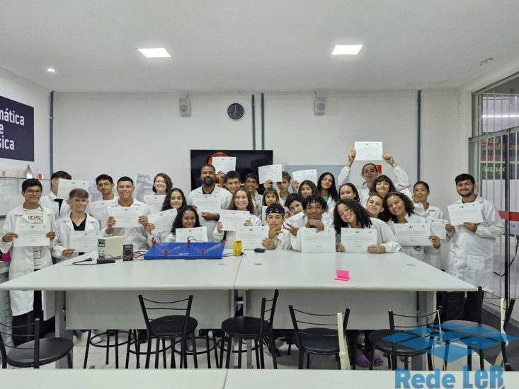 Leia mais sobre o artigo Clube de Física e Astronomia de escola de Guarapari é reconhecido pela Sociedade Brasileira de Física