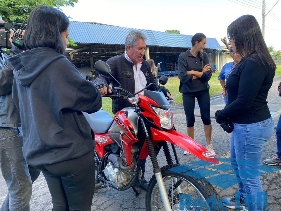 Leia mais sobre o artigo Detran|ES promove curso gratuito de pilotagem de motocicleta para mulheres