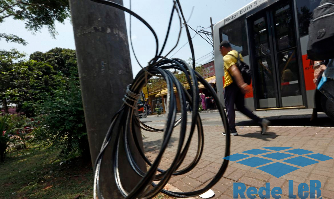 Leia mais sobre o artigo São Paulo ainda tem 14 mil pessoas sem energia elétrica