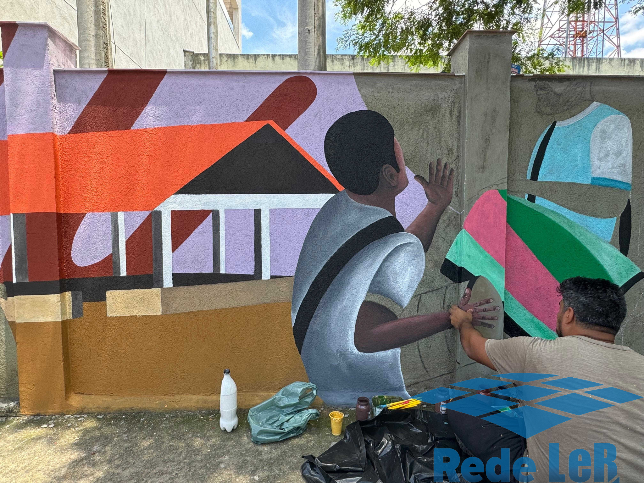 Leia mais sobre o artigo Alfredo Chaves: Artista alfredense contemplado com Lei Aldir Blanc trará arte ao muro no centro da cidade