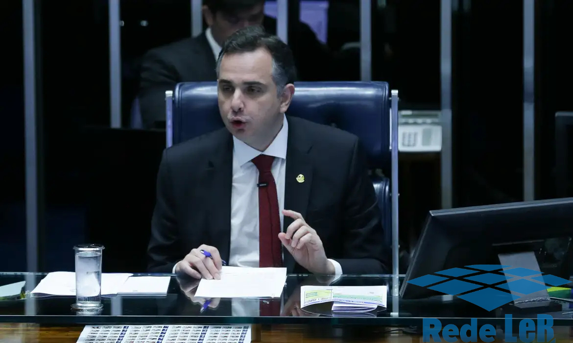 Leia mais sobre o artigo Após alta do dólar, Pacheco condiciona isenção do IR à situação fiscal