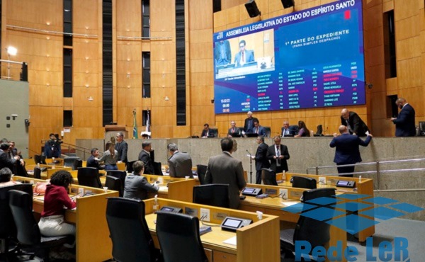 Leia mais sobre o artigo Projetos do Executivo são aprovados na ALES e servidores estaduais terão abono de fim de ano