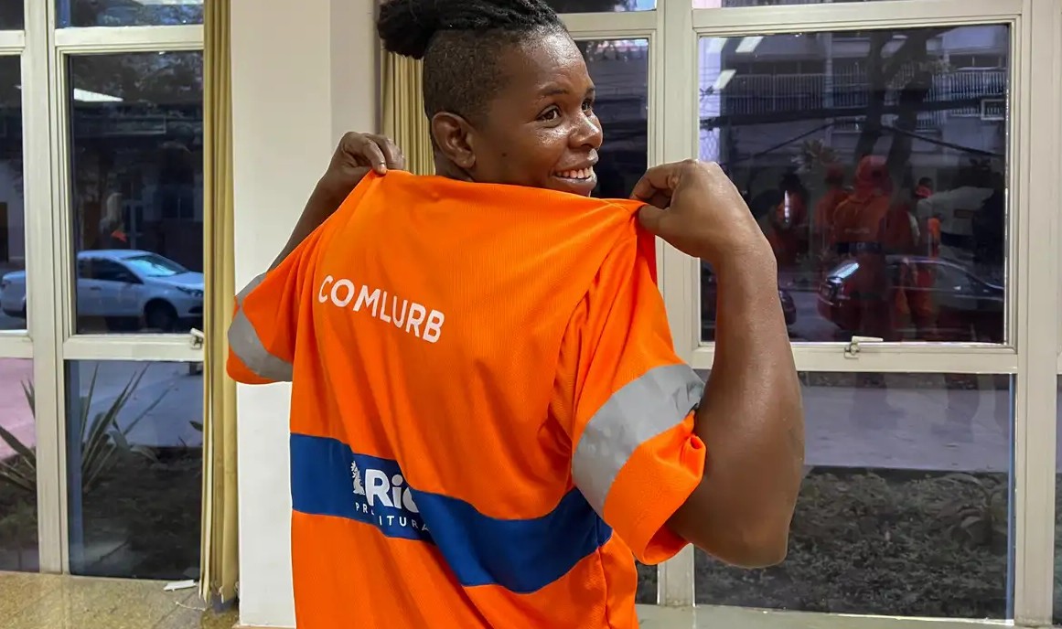 Leia mais sobre o artigo Garis do Rio recebem uniformes para enfrentar calor