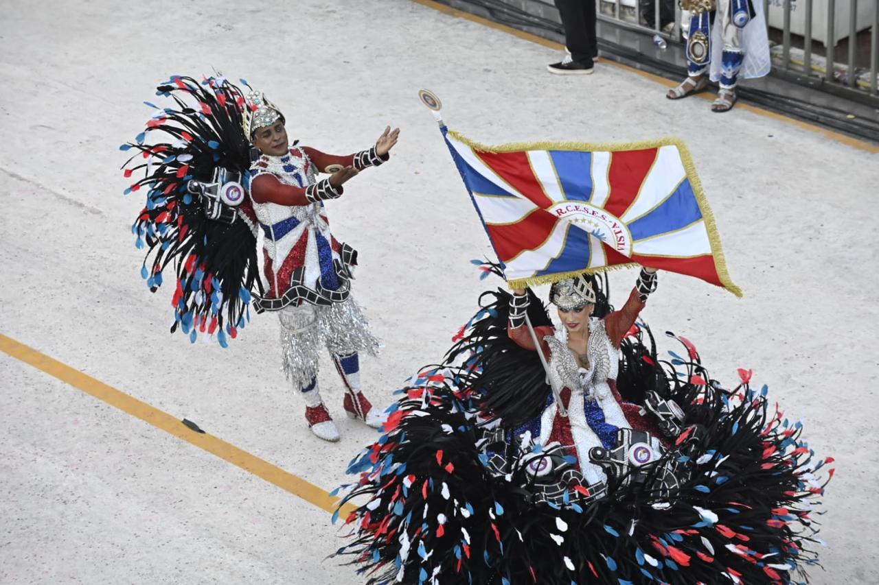 Leia mais sobre o artigo Homenagem a Sebastião Salgado faz Boa Vista levar o troféu de campeã do Carnaval 2025