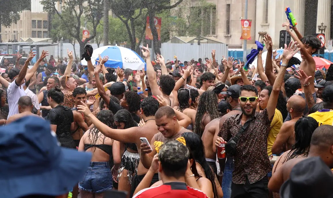 Leia mais sobre o artigo Polícia faz primeira prisão por reconhecimento facial no carnaval