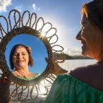 Exposição fotográfica homenageia artesãs de Mãe-Bá, em Anchieta