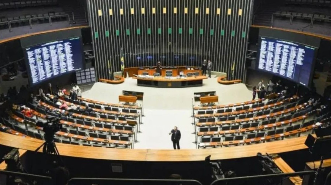 Leia mais sobre o artigo Povo apoia taxar bilionários, bancos e bets e acha que Congresso protege ricos, diz pesquisa
