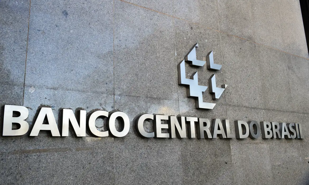 Leia mais sobre o artigo Mercado financeiro reduz projeção de inflação em 2025