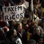 Ato na Avenida Paulista pede taxação de super-ricos e condena tarifaço