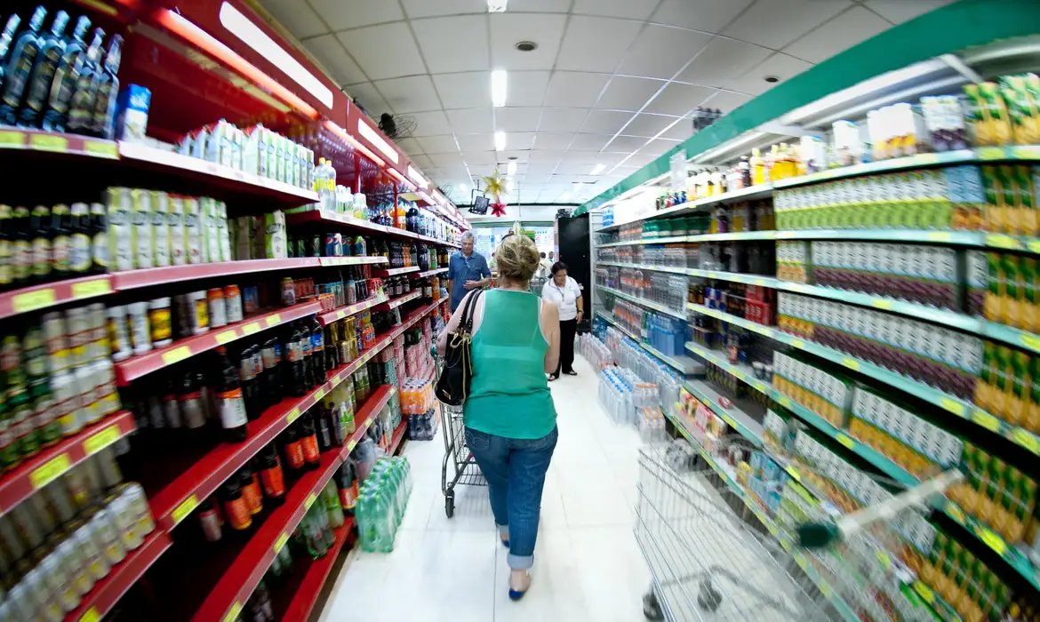 Leia mais sobre o artigo Preço da cesta básica cai em 15 das 27 capitais em julho