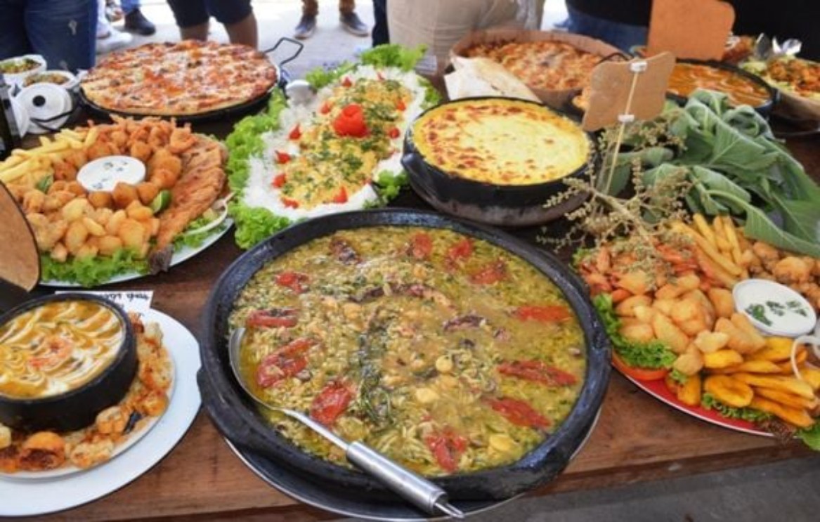 Festival de Frutos do Mar continua agitando agita as noites de Iriri com gastronomia, música e cultura