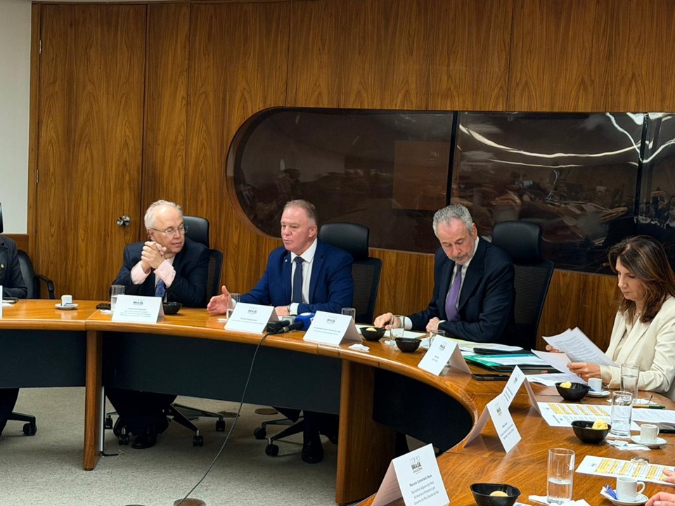 Leia mais sobre o artigo Casagrande lidera entrega de Cartas dos Biomas em evento pré-COP30 em Brasília