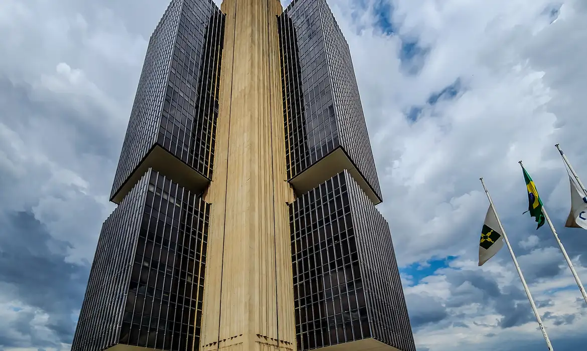Leia mais sobre o artigo BC mantém juros básicos em 15% ao ano pela quinta vez seguida