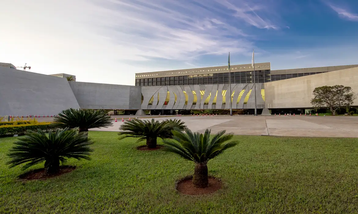 Leia mais sobre o artigo STJ condena conselheiro do TCE-RJ a 13 anos de prisão