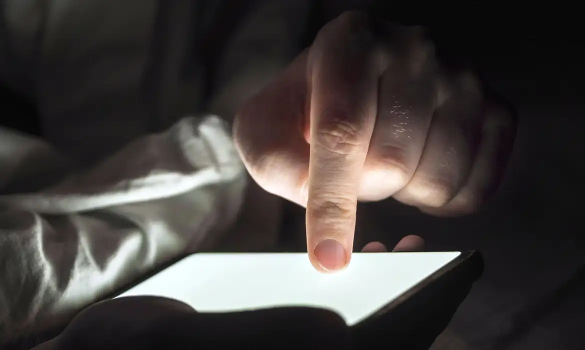 Leia mais sobre o artigo Conteúdos falsos criados com IA mais que triplicam entre 2024 e 2025