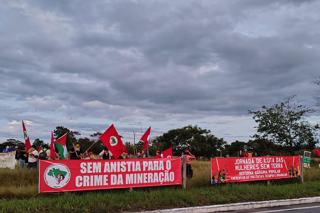 Mulheres sem terra ocupam área da Samarco em Anchieta e cobram justiça